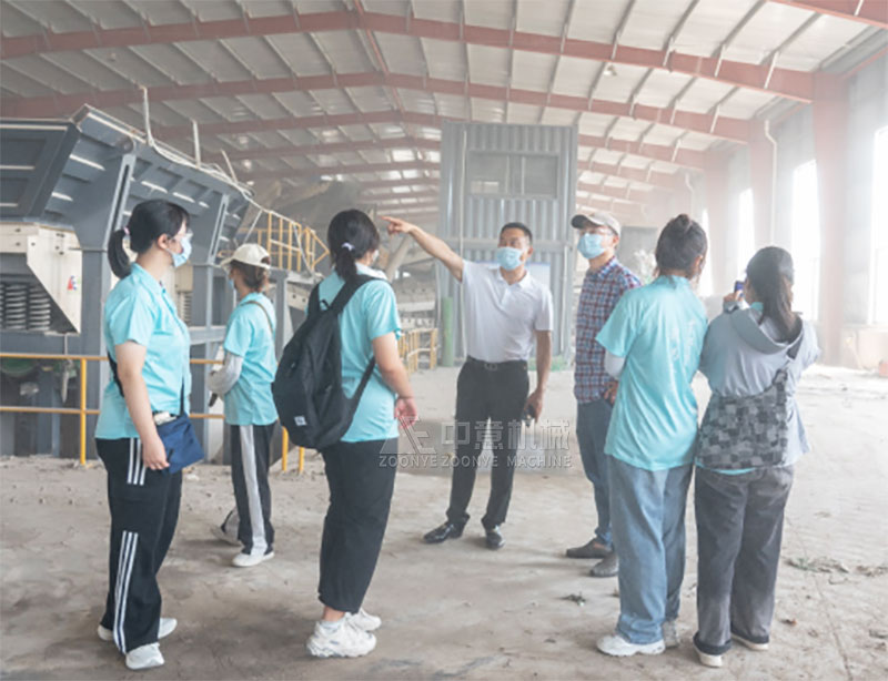 溫州大學生參觀裝修垃圾處理廠區(qū) 溫州大學生參觀裝修垃圾處理廠區(qū)